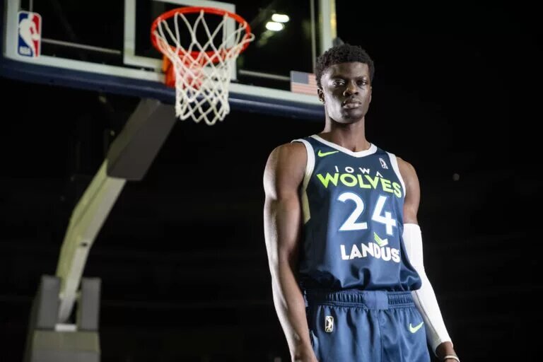Louisville basketball recruit Kok Yat