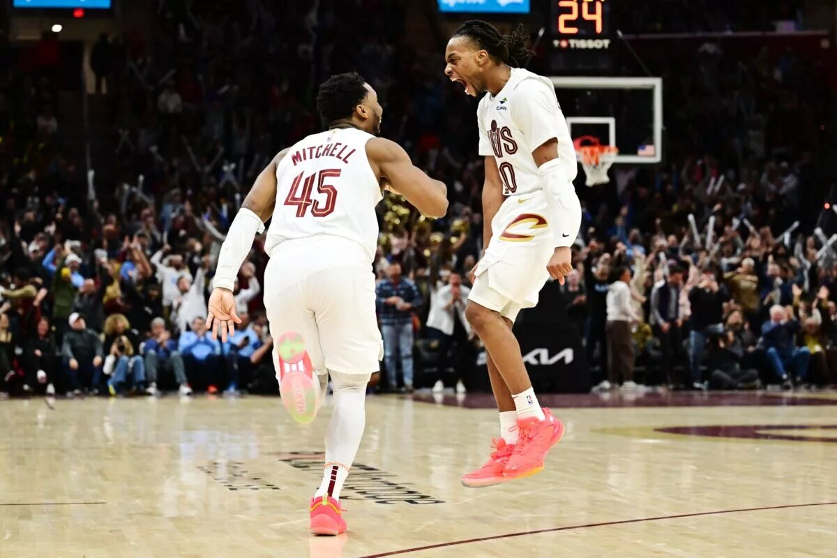 Cleveland Cavaliers guard Donovan Mitchell (45) and guard Darius Garland