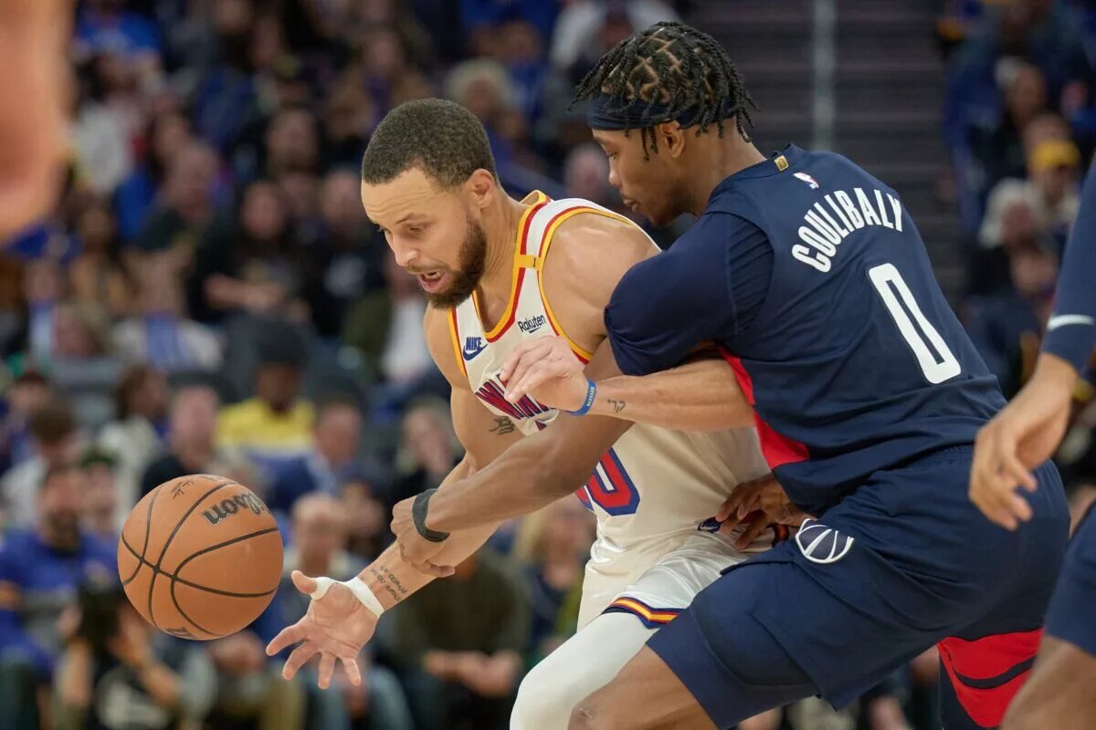 Washington Wizards wing Bilal Coulibaly guarding Golden State Wizards guard Stephen Curry
