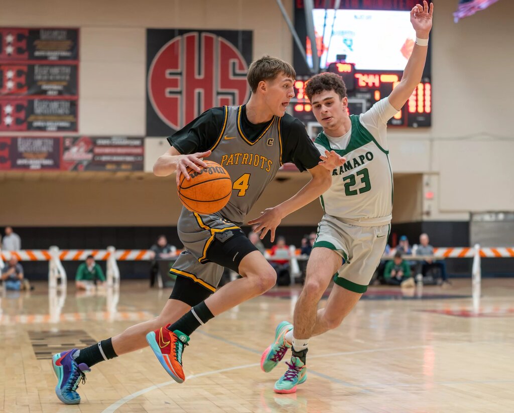 Colonia's Aiden Derkack (4) runs the ball against Ramapo in the North Group 3 semi-final on March 11, 2025 evening at The Dunn Center in Elizabeth. © Alexander Lewis / MyCentralJersey / USA TODAY NETWORK via Imagn Images