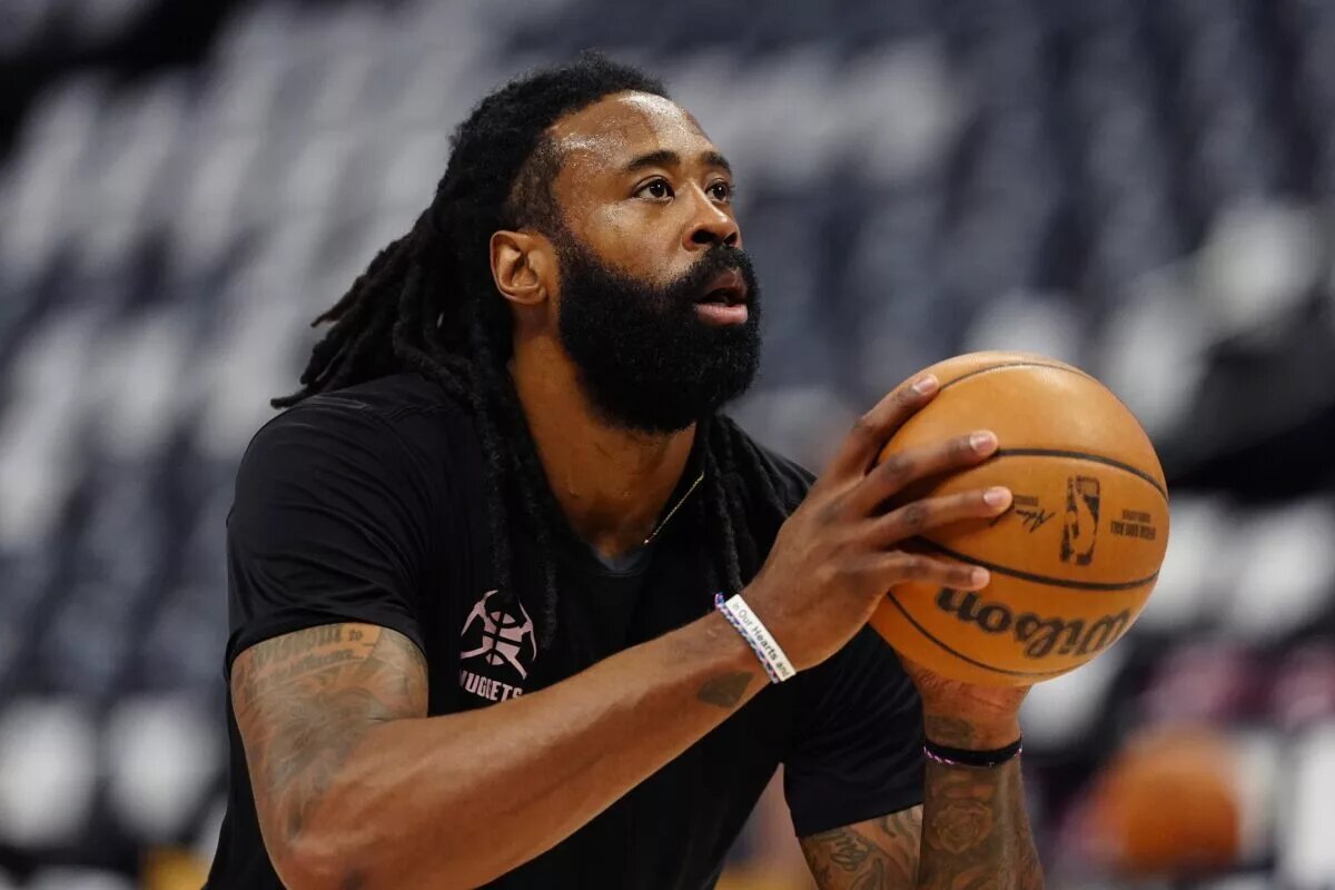 New Orleans Pelicans sign center DeAndre Jordan
