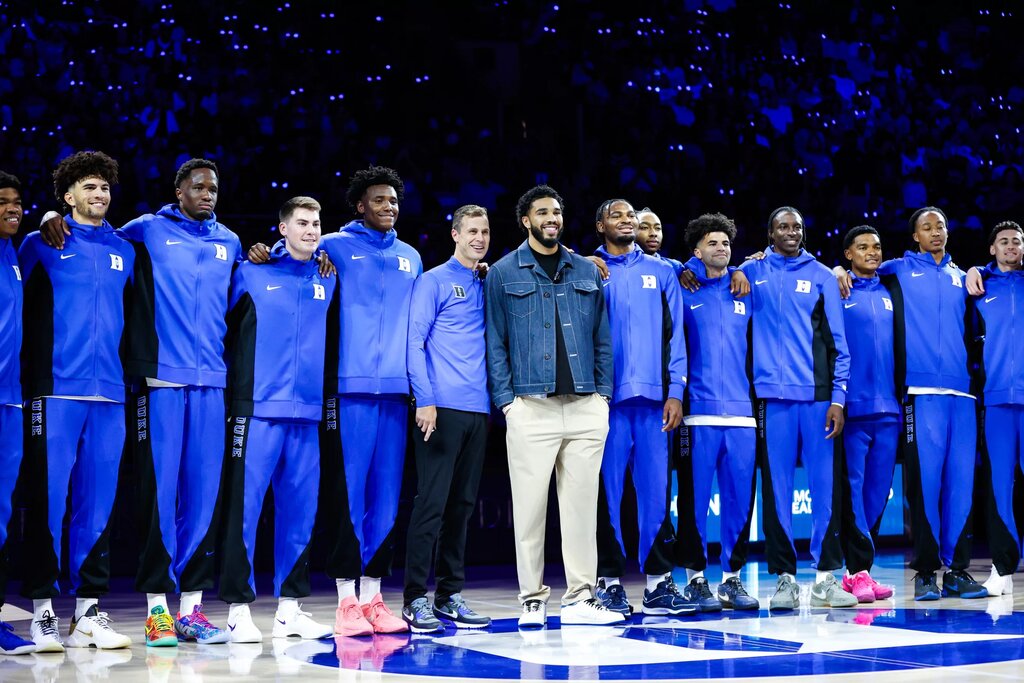 Jon Scheyer brought Jayson Tatum out at countdown to craziness for Duke