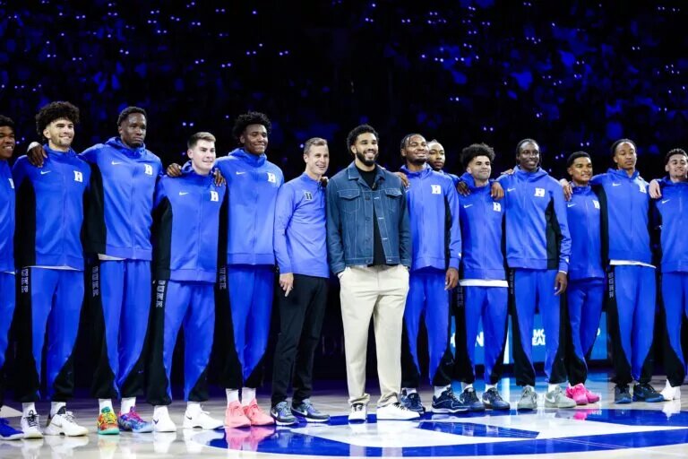 Jon Scheyer brought Jayson Tatum out at countdown to craziness for Duke