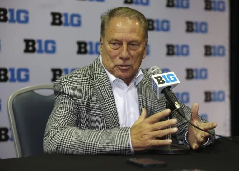 Oct 9, 2025; Rosemont, IL, USA; Michigan State head coach Tom Izzo speaks during Big Ten MenÕs Basketball Media Days at the Donald E. Stephens Convention Center. Mandatory Credit: Talia Sprague-Imagn Images
