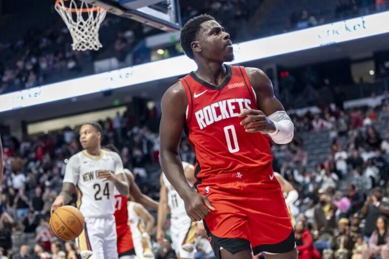 Oct 14, 2025; Birmingham, Alabama, USA; Houston Rockets guard Aaron Holiday (0) looks to the crowd after scoring the decisive basket with less than two seconds to play in the game against the New Orleans Pelicans during an NBA preseason game at Legacy Arena at BJCC. Mandatory Credit: Vasha Hunt-Imagn Images