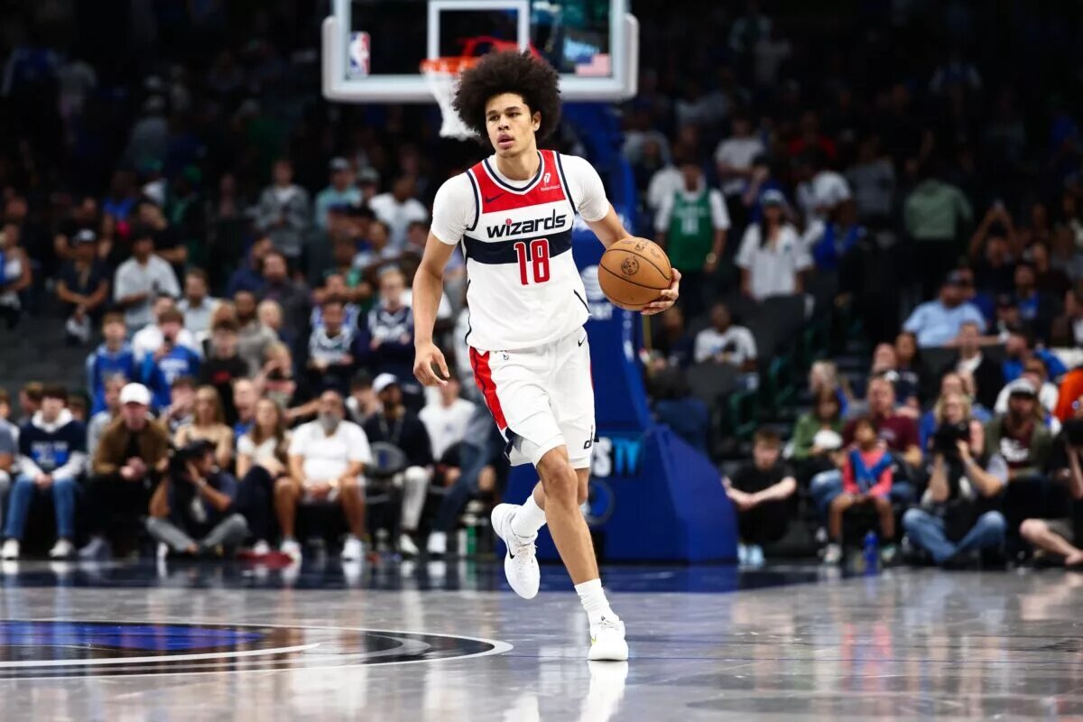 Washington Wizards forward Kyshawn George (18) dribbles during the second half against the Dallas Mavericks at American Airlines Center.