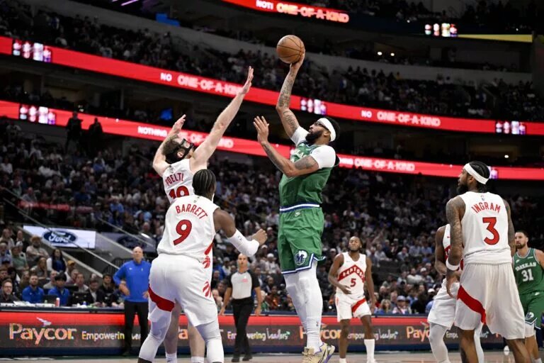 Dallas Mavericks big man Anthony Davis, out with injury