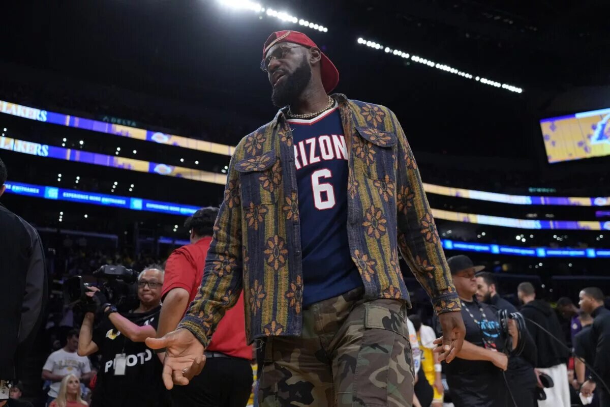 LeBron james is set to make his season debut for the Lakers on Tuesday night