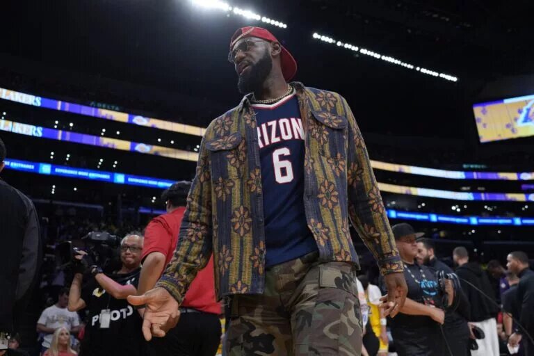 LeBron james is set to make his season debut for the Lakers on Tuesday night