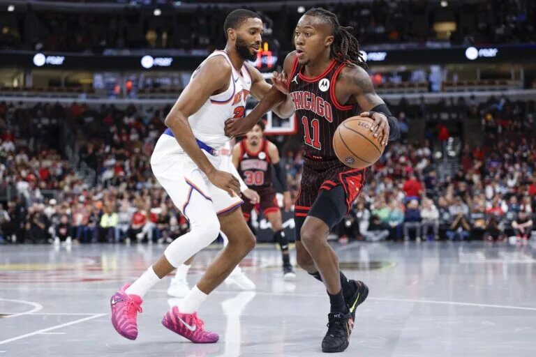Oct 31, 2025; Chicago, Illinois, USA; Chicago Bulls guard Ayo Dosunmu (11) drives to the basket against New York Knicks guard Mikal Bridges (25) during the first half at United Center. Mandatory Credit: Kamil Krzaczynski-Imagn Images
