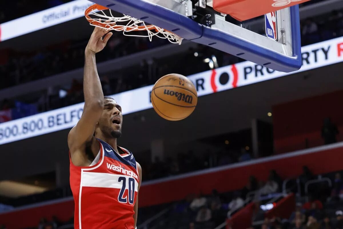 Washington Wizards center Alex Sarr (20) dunks in the first half against the Detroit Pistons at Little Caesars Arena.