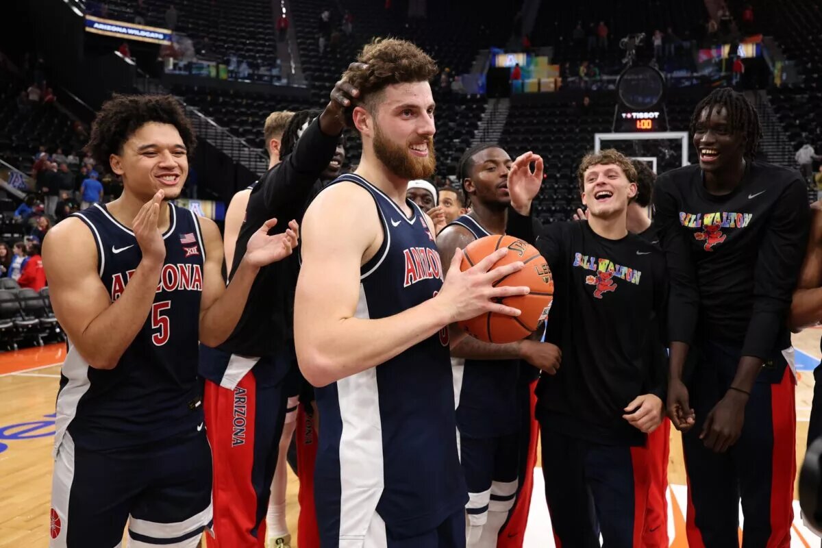 Nov 14, 2025; Inglewood, California, USA; Arizona Wildcats guard Anthony Dell'Orso (3, middle) is congratulated by teammates after defeating the UCLA Bruins 69-65 at Intuit Dome. Mandatory Credit: Kiyoshi Mio-Imagn Images