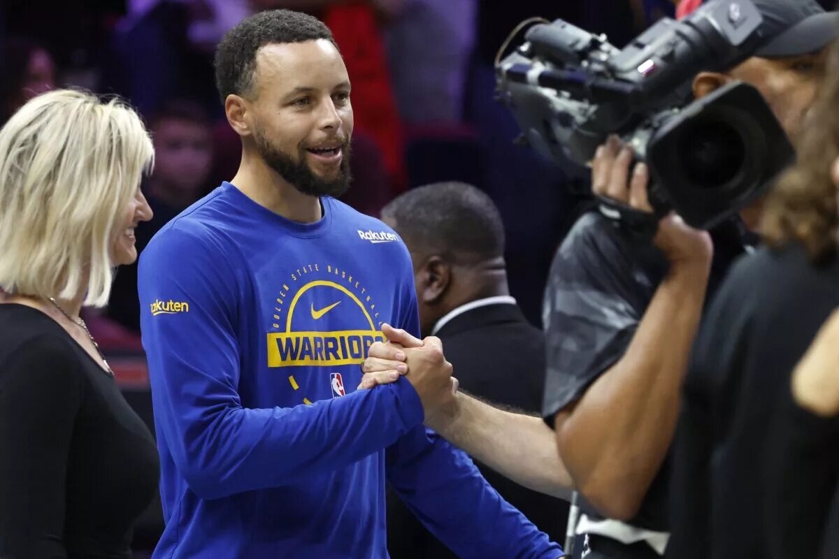 Golden State Warriors guard Stephen Curry (30) greets fans before the game against the Miami Heat at Kaseya Center.