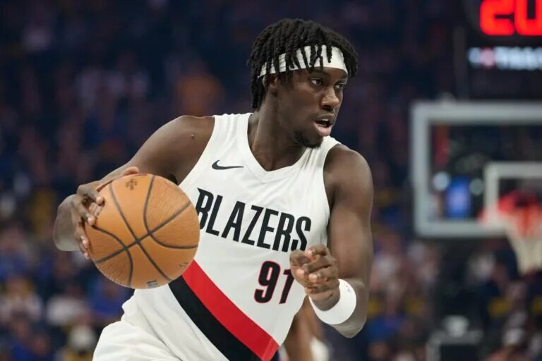 Portland Trail Blazers guard Sidy Cissoko (91) drives to the basket against the Golden State Warriors during the first quarter at Chase Center.
