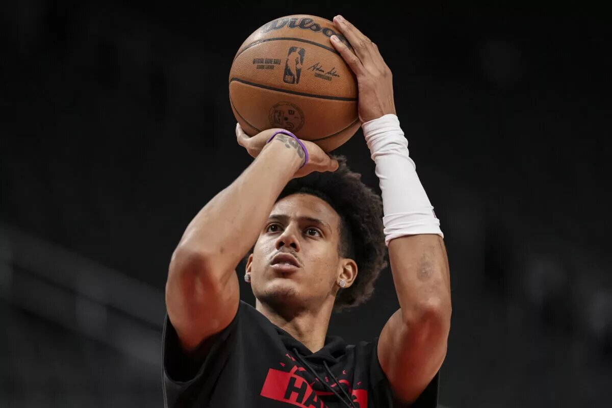 Atlanta Hawks forward Jalen Johnson (1) warms up on the court prior to the game against the Charlotte Hornets at State Farm Arena.