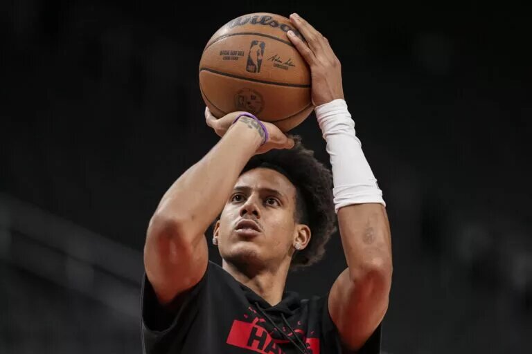 Atlanta Hawks forward Jalen Johnson (1) warms up on the court prior to the game against the Charlotte Hornets at State Farm Arena.