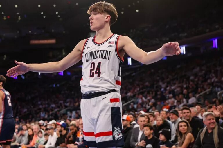 UConn Huskies guard Braylon Mullins (24) at Madison Square Garden.