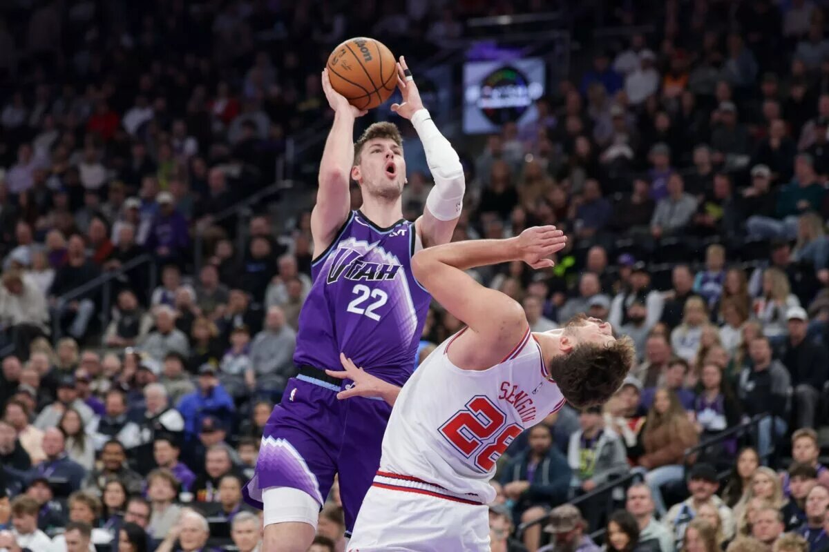 Utah Jazz forward Kyle Filipowski (22) commits a second offensive foul on Houston Rockets center Alperen Sengun (28) during the second quarter at Delta Center.