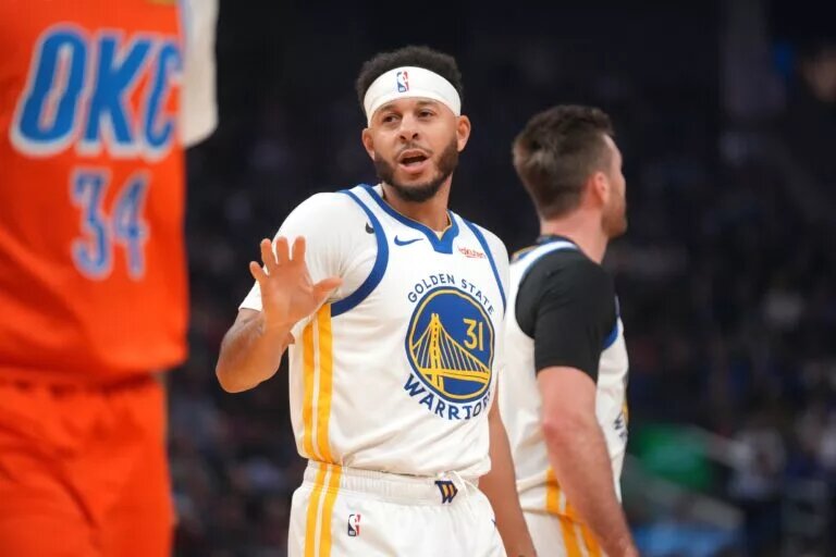 Dec 2, 2025; San Francisco, California, USA; Golden State Warriors guard Seth Curry (31) stands on the court after a play against the Oklahoma City Thunder in the first quarter at the Chase Center. Mandatory Credit: Cary Edmondson-Imagn Images