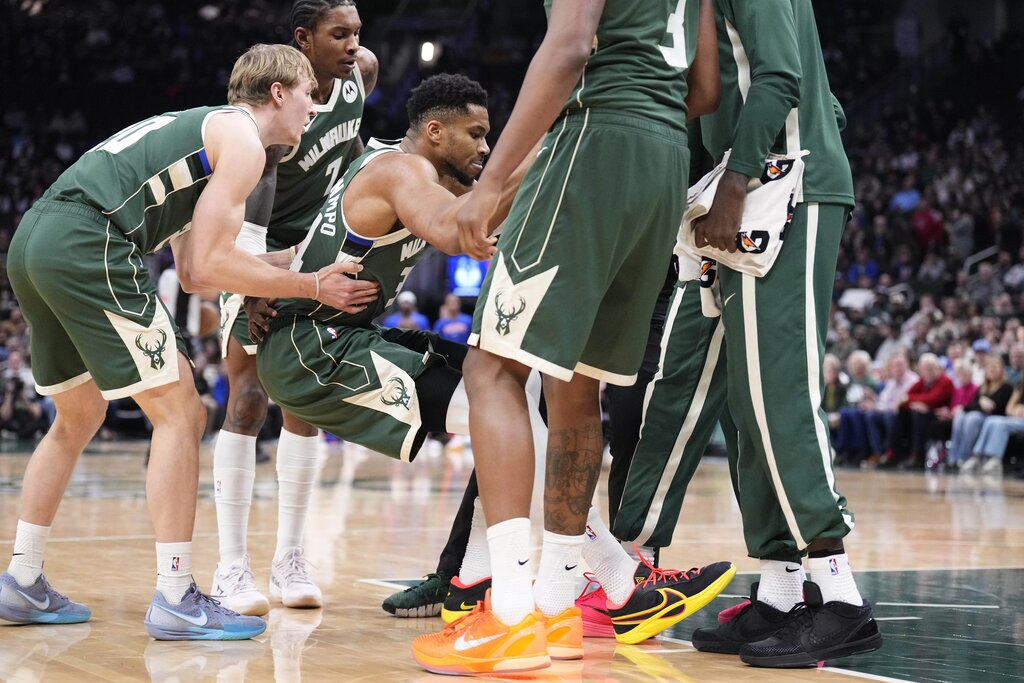 Milwaukee Bucks guard AJ Green (20) and Milwaukee Bucks guard <a rel=