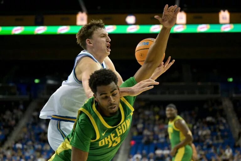 Oregon Ducks forward Sean Stewart (13) and UCLA Bruins forward Tyler Bilodeau (34) battle for a rebound during the second half at Pauley Pavilion presented by Wescom Financial.