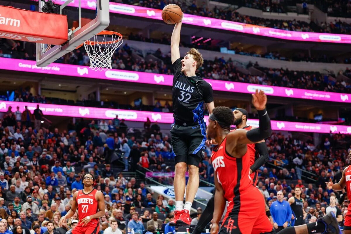 Dallas Mavericks forward Cooper Flagg (32) dunks during the fourth quarter against the Houston Rockets at American Airlines Center.