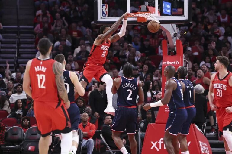 Houston Rockets forward Jabari Smith Jr. (10) dunks the ball during the second quarter against the Los Angeles Clippers at Toyota Center.