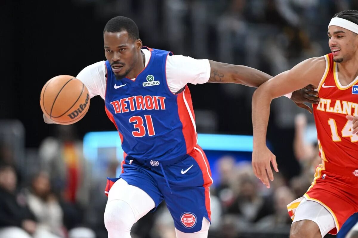 Detroit Pistons guard Javonte Green (31) drives past Atlanta Hawks forward Asa Newell (14) after stealing the ball from him in the second quarter at Little Caesars Arena.