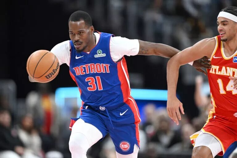 Detroit Pistons guard Javonte Green (31) drives past Atlanta Hawks forward Asa Newell (14) after stealing the ball from him in the second quarter at Little Caesars Arena.