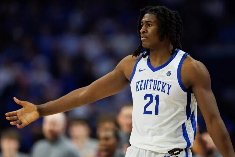 Kentucky Wildcats forward Jayden Quaintance (21) fives a teammate during the first half against the Bellarmine Knights at Rupp Arena at Central Bank Center.