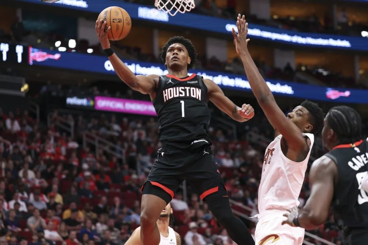 Dec 27, 2025; Houston, Texas, USA; Houston Rockets guard Amen Thompson (1) attempts to score a basket during the third quarter against the Cleveland Cavaliers at Toyota Center. Mandatory Credit: Troy Taormina-Imagn Images