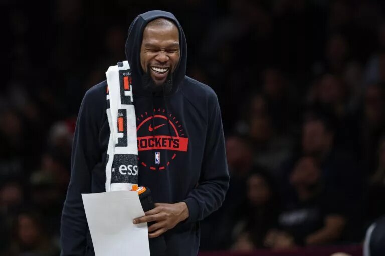 Kevin Durant is enjoying the Rockets' win streak.