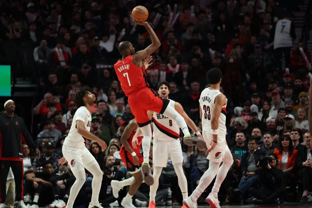 Houston Rockets forward Kevin Durant (7) shoots the ball over Portland Trail Blazers forward Toumani Camara (33) during the second half at Moda Center.