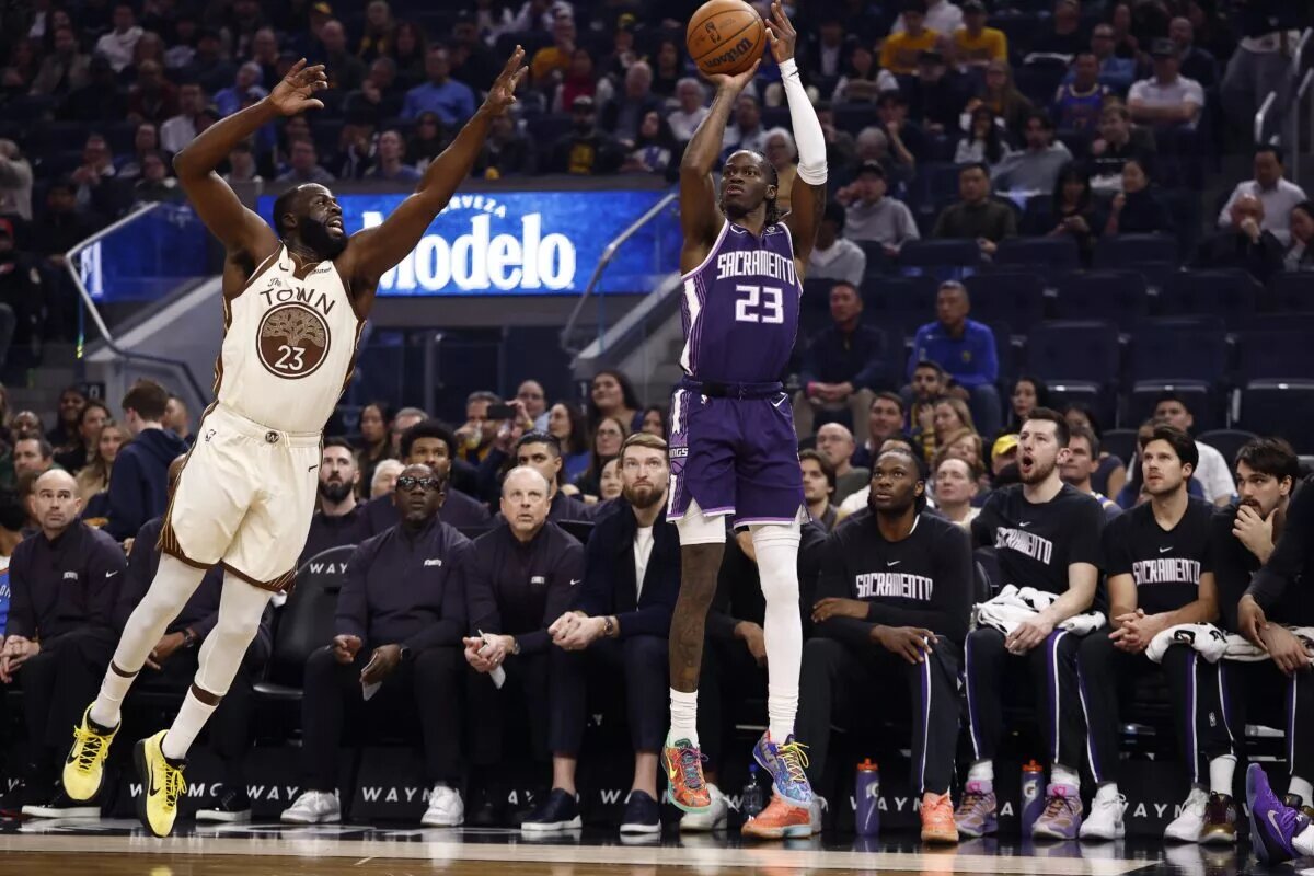 Sacramento Kings trade candidate Keon Ellis shoots a 3 against the Golden State Warriors