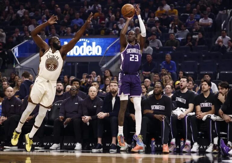 Sacramento Kings trade candidate Keon Ellis shoots a 3 against the Golden State Warriors