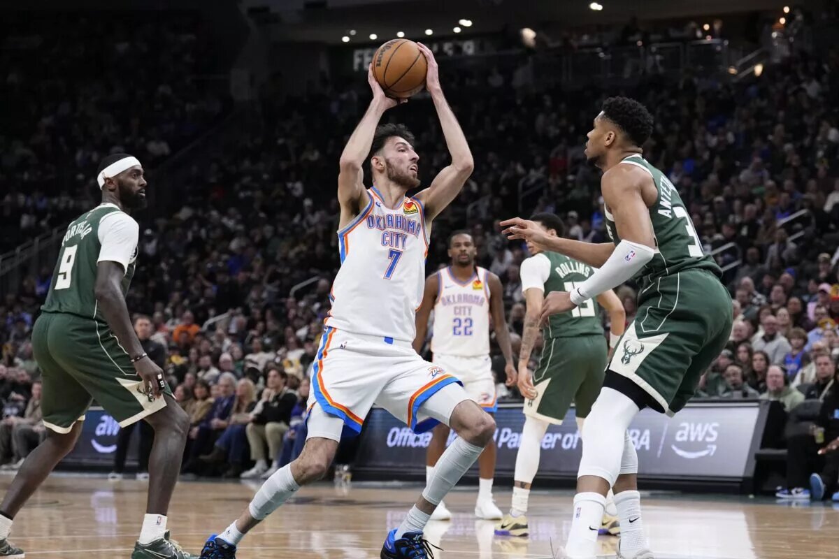 Jan 21, 2026; Milwaukee, Wisconsin, USA; Oklahoma City Thunder center/forward Chet Holmgren (7) drives to the basket against Milwaukee Bucks forward Giannis Antetokounmpo (34) in the first half at Fiserv Forum. Mandatory Credit: Michael McLoone-Imagn Images