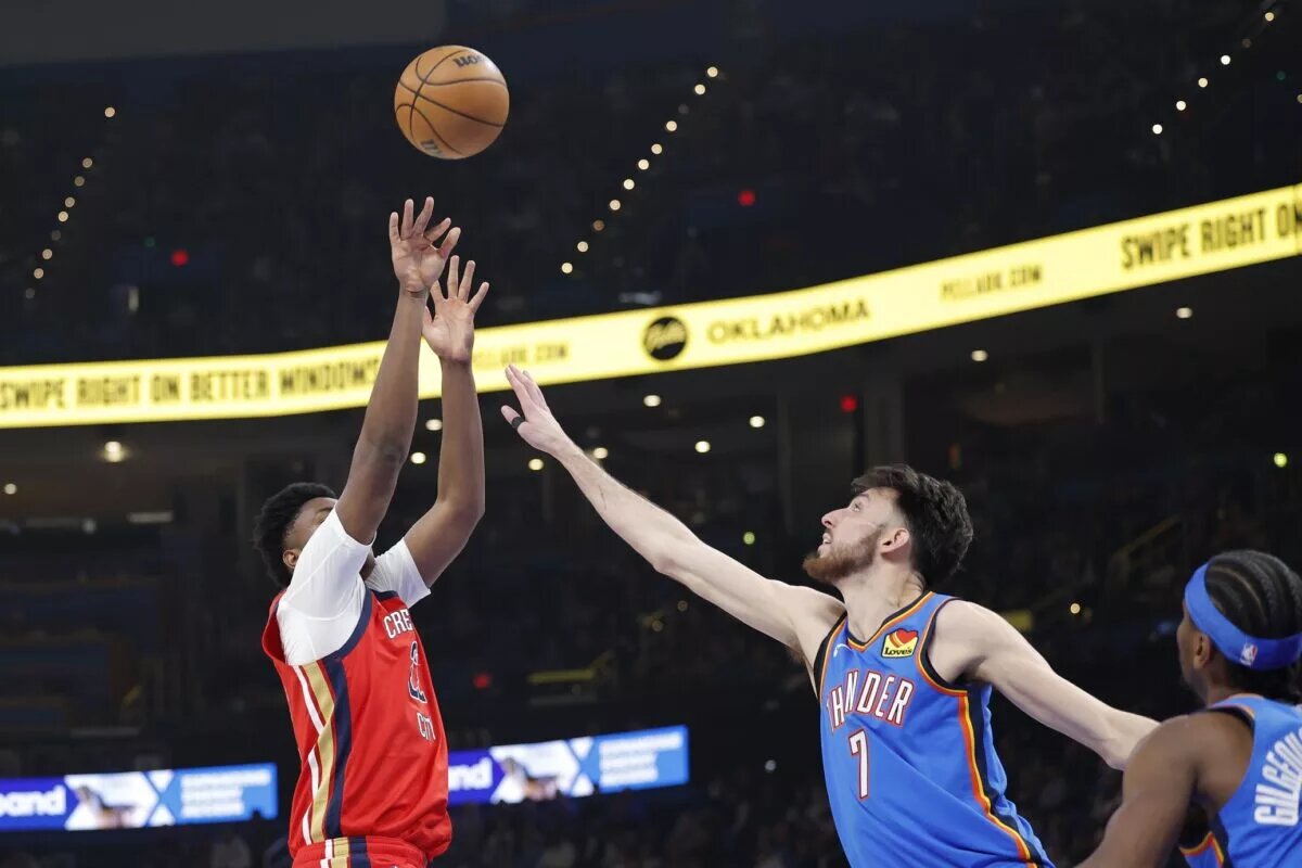 Jan 27, 2026; Oklahoma City, Oklahoma, USA; New Orleans Pelicans center Derik Queen (22) shoots over Oklahoma City Thunder center/forward Chet Holmgren (7) during the second quarter at Paycom Center. Mandatory Credit: Alonzo Adams-Imagn Images