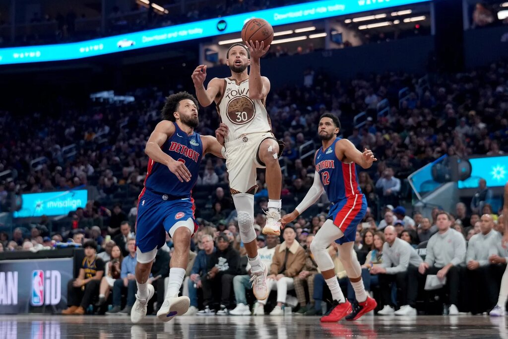 Jan 30, 2026; San Francisco, California, USA; Golden State Warriors guard Stephen Curry (30) drives against Detroit Pistons guard Cade Cunningham (2) in the third quarter at the Chase Center. Mandatory Credit: Cary Edmondson-Imagn Images