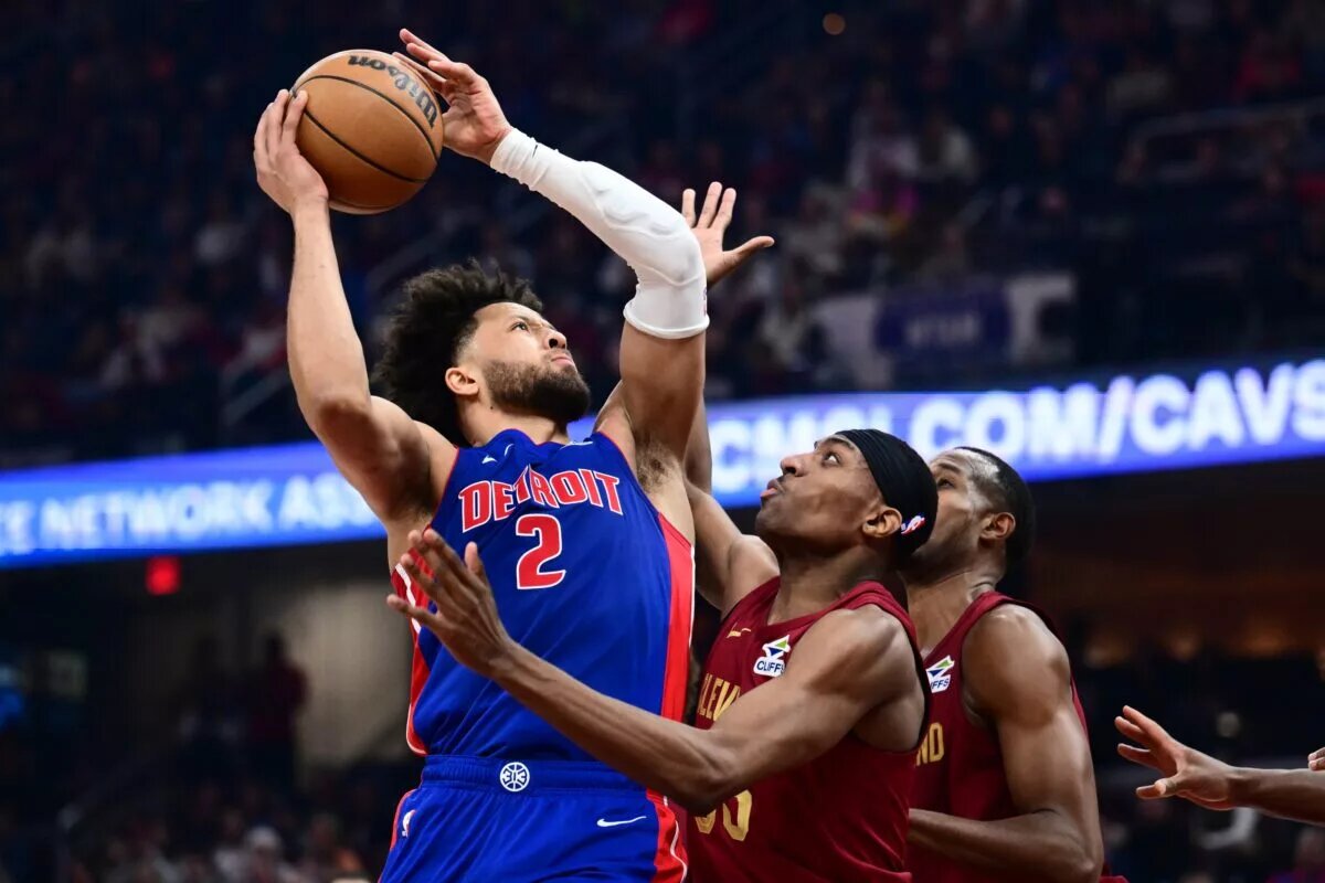 Detroit Pistons guard Cade Cunningham (2) drives to the basket against Cleveland Cavaliers forward Nae'Qwan Tomlin (35)