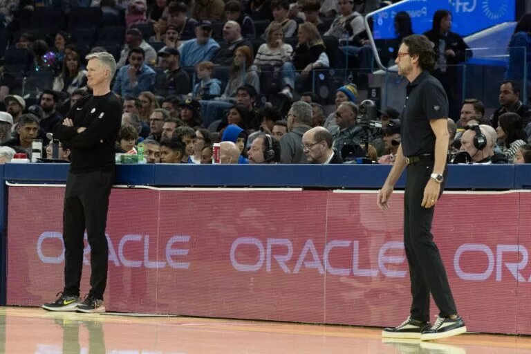 Golden State Warriors head coach Steve Kerr and Atlanta Hawks head coach Quin Snyder