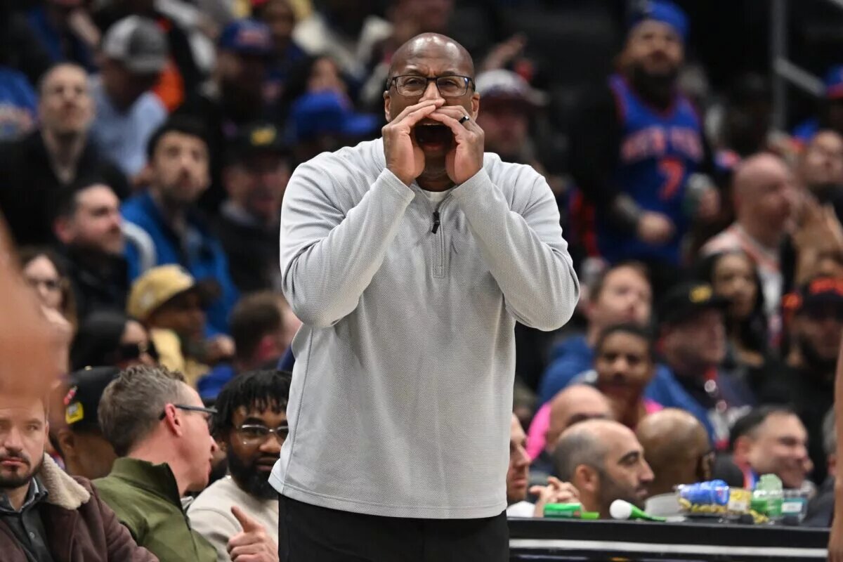 New York Knicks head coach Mike Brown