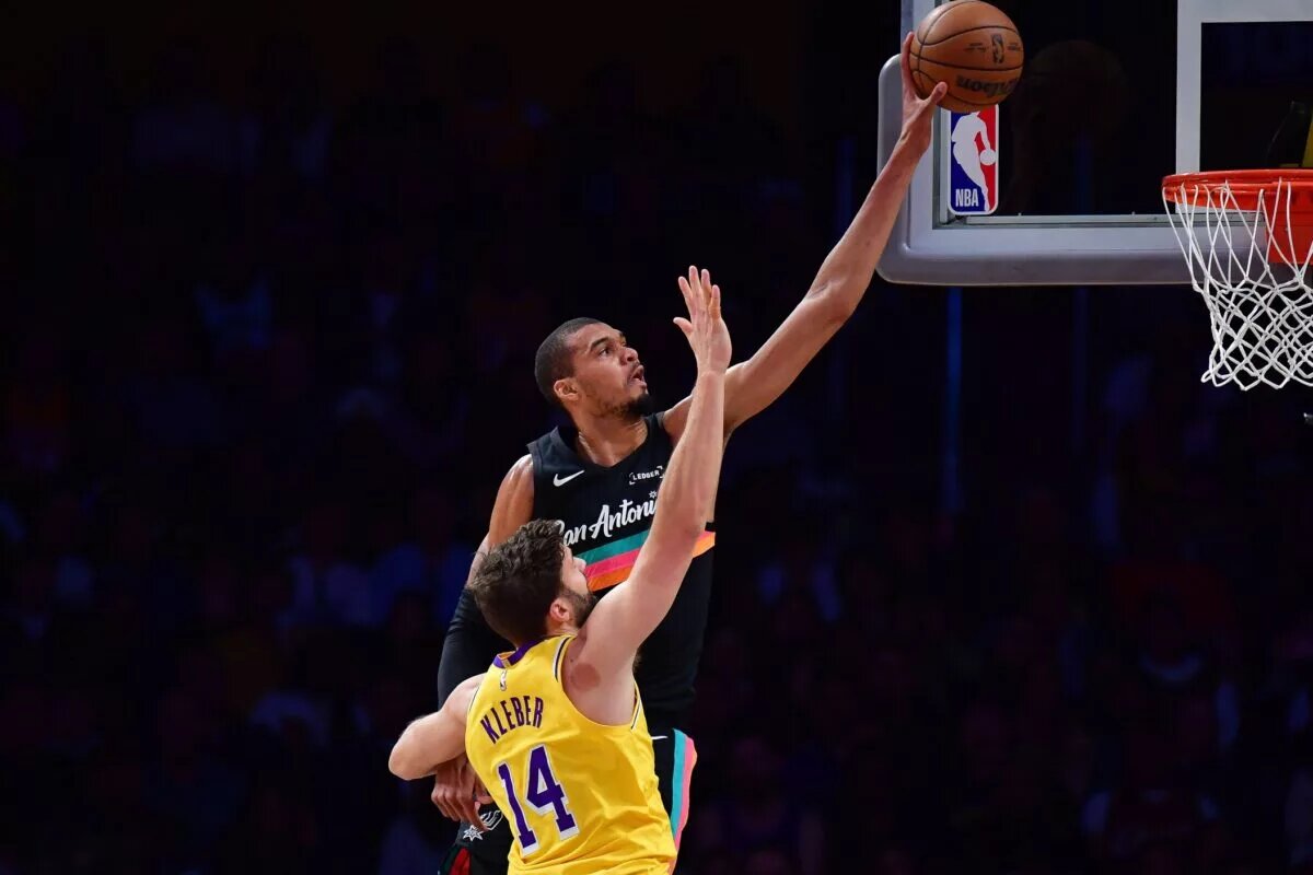 San Antonio Spurs forward Victor Wembanyama (1) shoots against Los Angeles Lakers forward Maxi Kleber (14) during the first half at Crypto.com Arena.