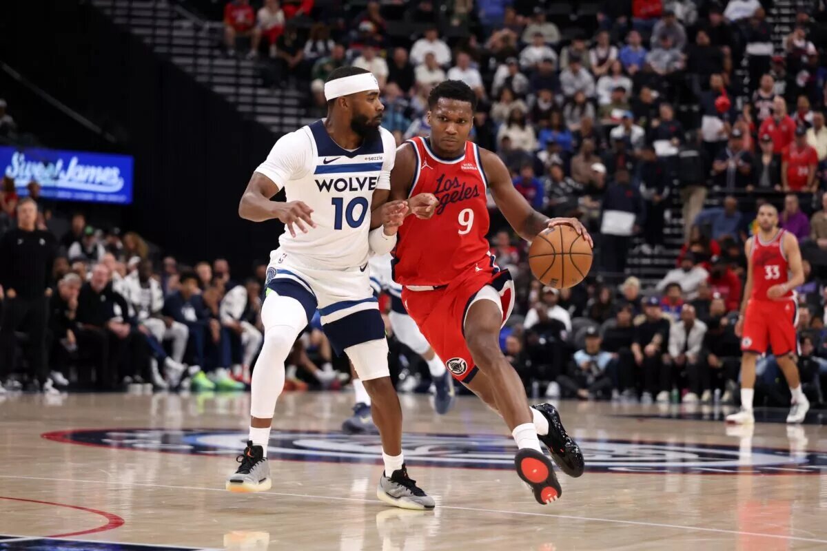 Los Angeles Clippers guard Bennedict Mathurin (9) drives to the basket against Minnesota Timberwolves guard Mike Conley (10) during the third quarter at Intuit Dome.