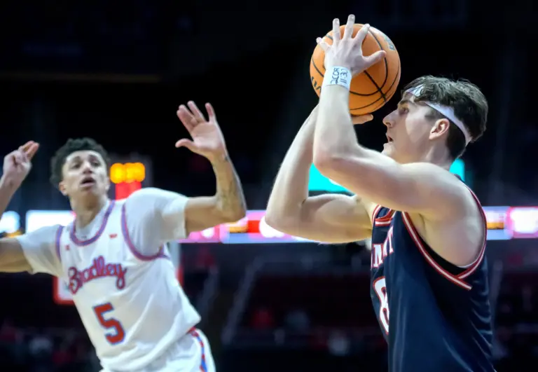 The Tennessee Volunteers are hosting grad transfer Tyler Lundblade.