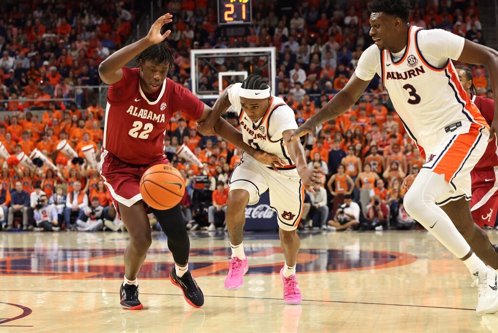 Feb 7, 2026; Auburn, Alabama, USA; Alabama Crimson Tide forward Aiden Sherrell (22) goes for a loose ball with Auburn Tigers guard Tahaad Pettiford (0) and forward Keshawn Murphy (3) during the second half at Neville Arena. Mandatory Credit: John Reed-Imagn Images