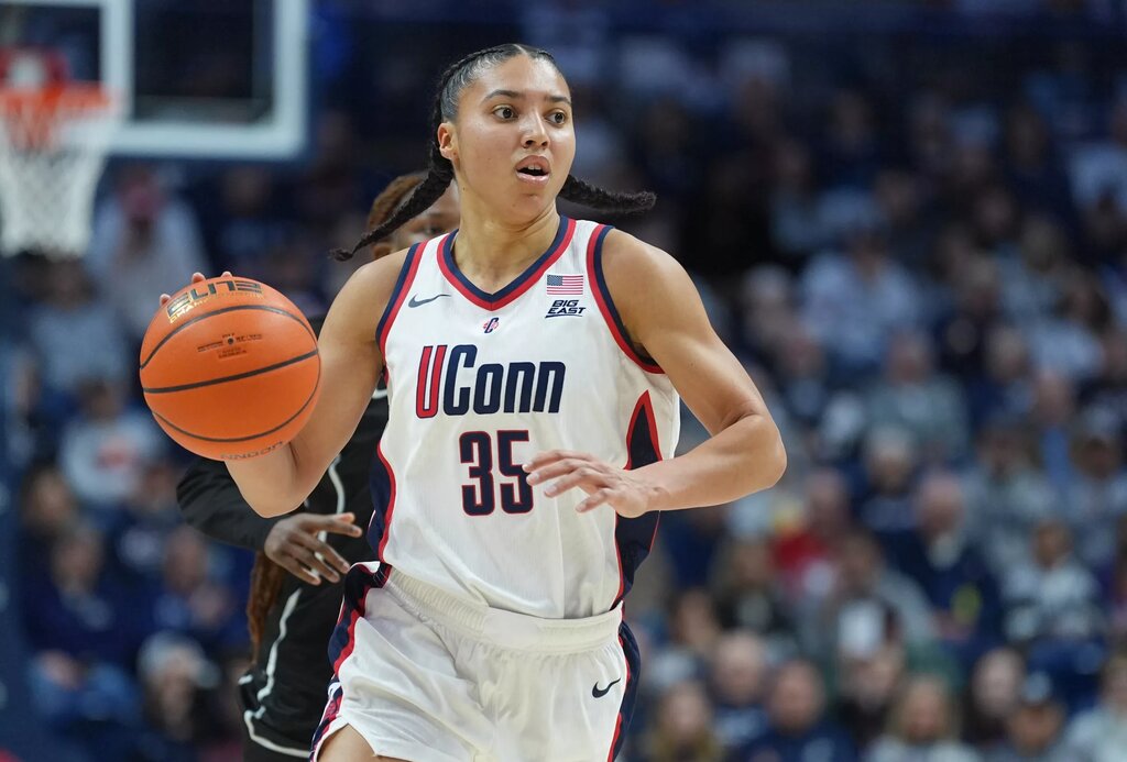 Feb 22, 2026; Storrs, Connecticut, USA; UConn Huskies guard Azzi Fudd (35) returns the ball against the Providence Friars in the first half at Harry A. Gampel Pavilion. Mandatory Credit: David Butler II-Imagn Images