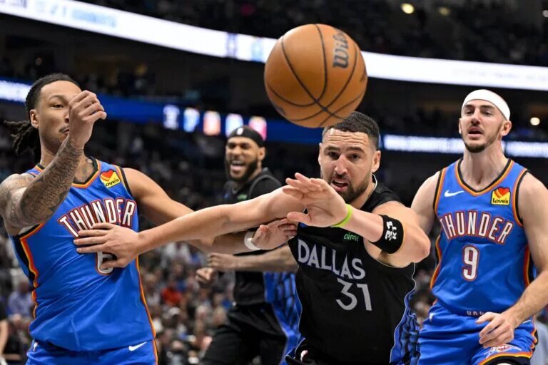 Dallas Mavericks guard Klay Thompson (31) battles for the ball during the game between the Mavericks and the Thunder at American Airlines Center.