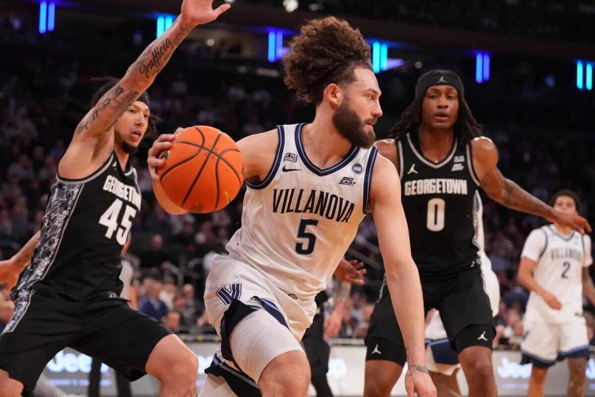 Mar 12, 2026; New York, NY, USA; Villanova Wildcats guard Devin Askew (5) moves the ball against the Georgetown Hoyas during the first half at Madison Square Garden. Mandatory Credit: Robert Deutsch-Imagn Images