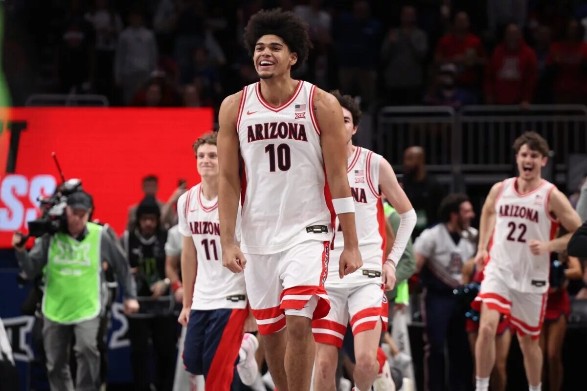Arizona Wildcats forward Koa Peat (10) reacts after defeating the Houston Cougars during the men's Big 12 Conference Tournament Championship at T-Mobile Center.