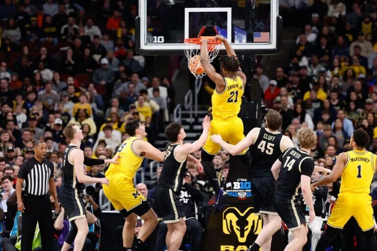 Mar 15, 2026; Chicago, IL, USA; Michigan Wolverines forward Morez Johnson Jr. (21) makes a slam dunk during the first half against the Purdue Boilermakers during the men's Big Ten Conference Tournament Championship at United Center. Mandatory Credit: Kamil Krzaczynski-Imagn Images